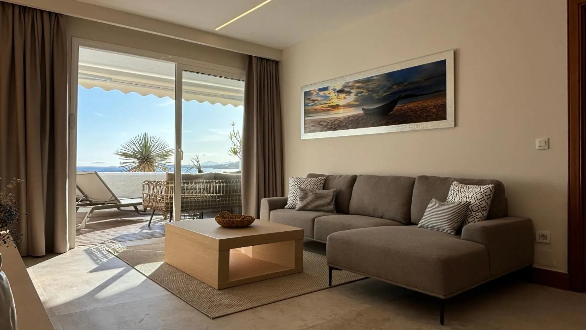Costa Teguise Luxury First Line Apartment